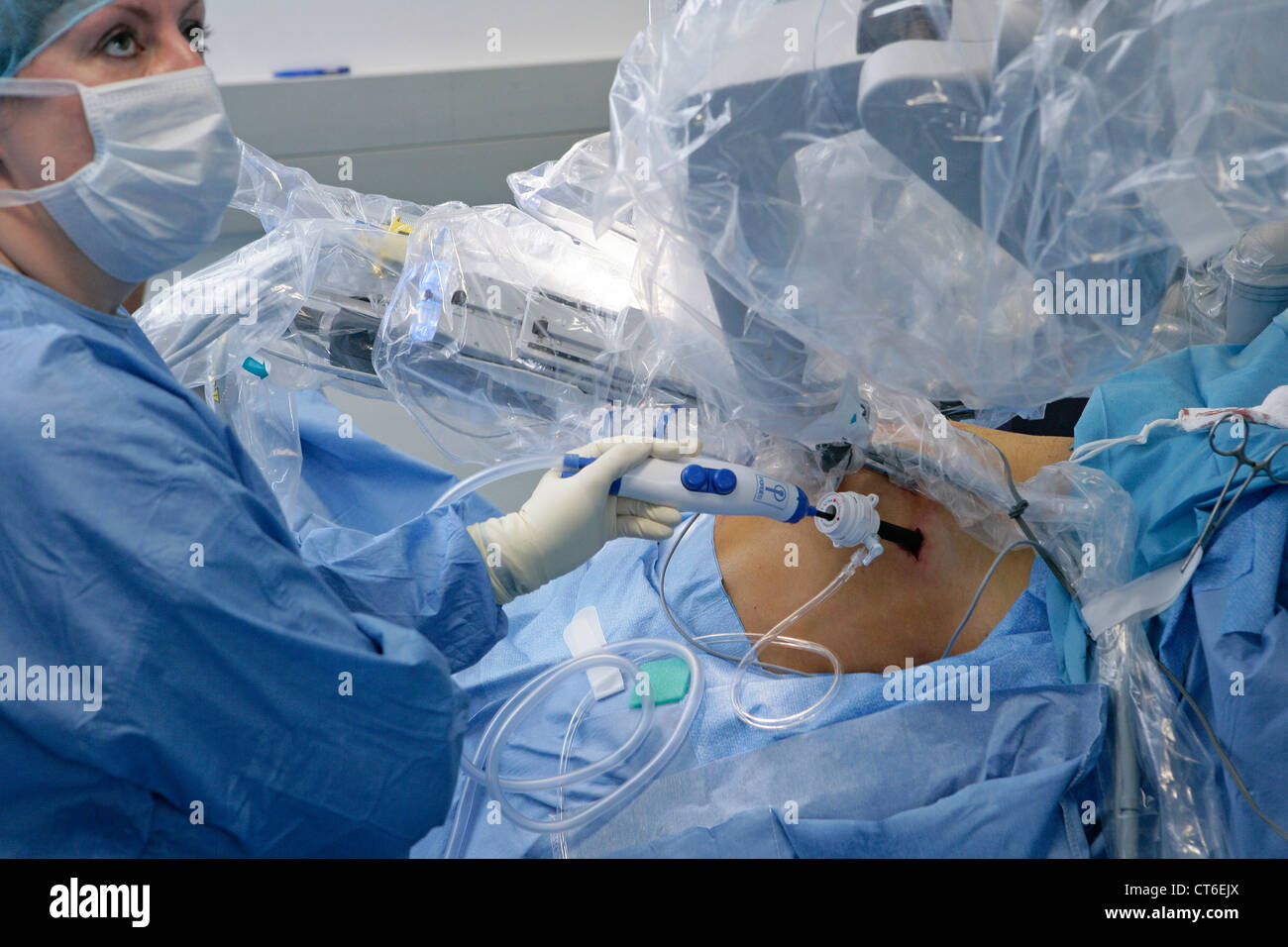 ROBOTER-ASSISTIERTE CHIRURGIE Stockfoto