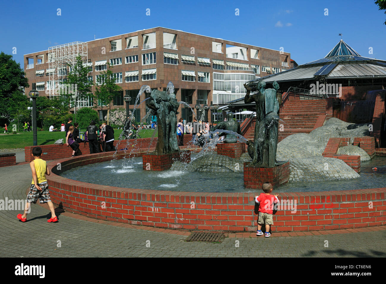Gauklerbrunnen Bin Stadtgarten Und Neues Rathaus In Dortmund 