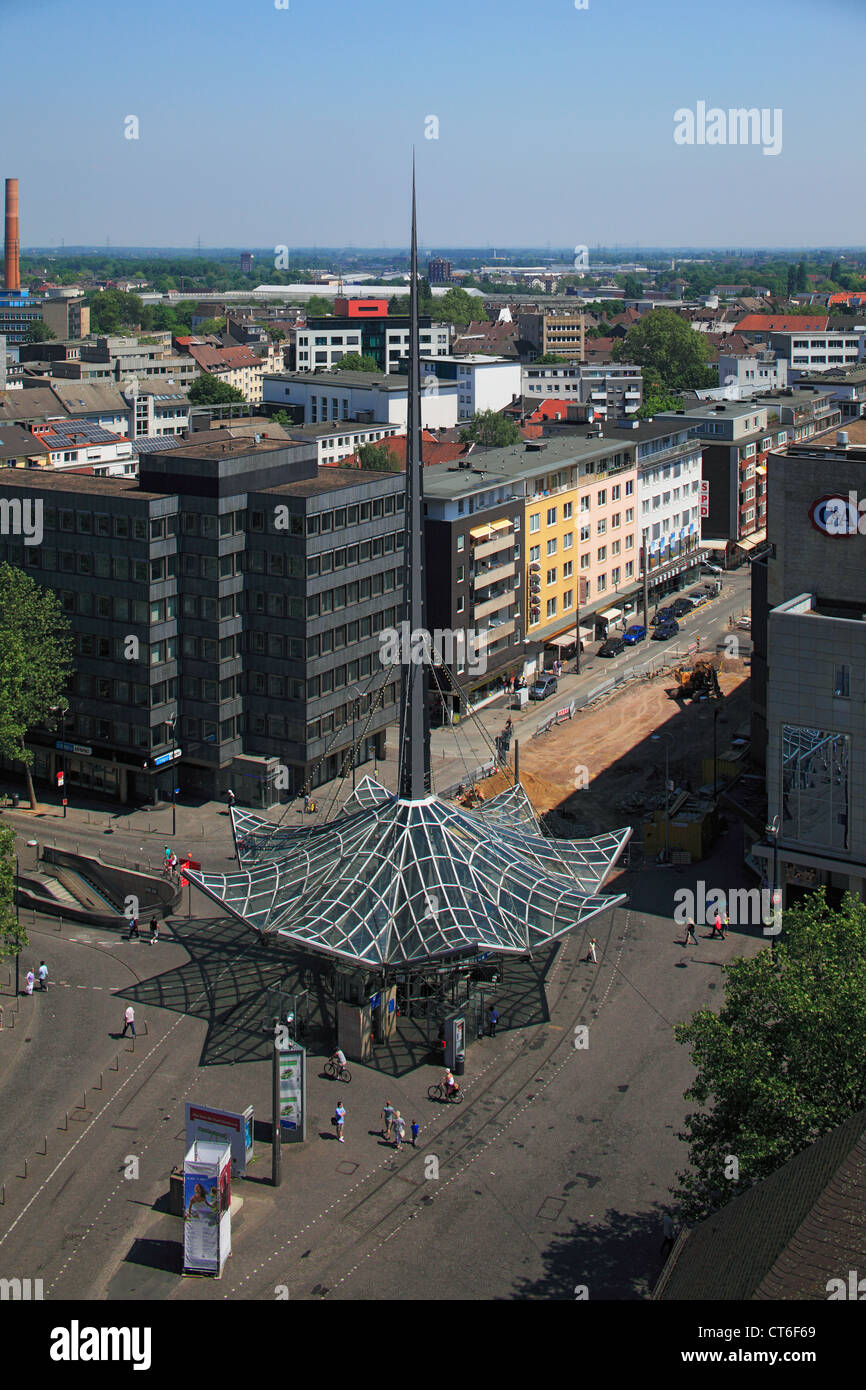 Stadtansicht aus Vogelperspektive, Stadtbahnhaltestelle Reinoldikirche Mit Stahlpylon Auf Dem Willy-Brandt-Platz in Dortmund, Ruhrgebiet, Nordrhein-wir Stockfoto