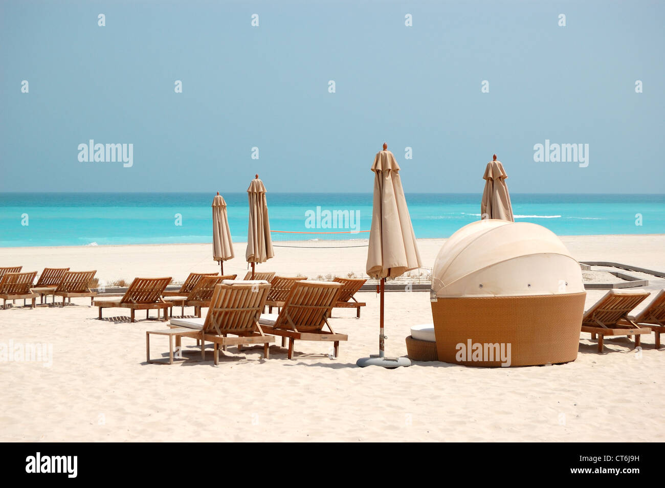 Strand des Luxushotels, Abu Dhabi, Vereinigte Arabische Emirate Stockfoto