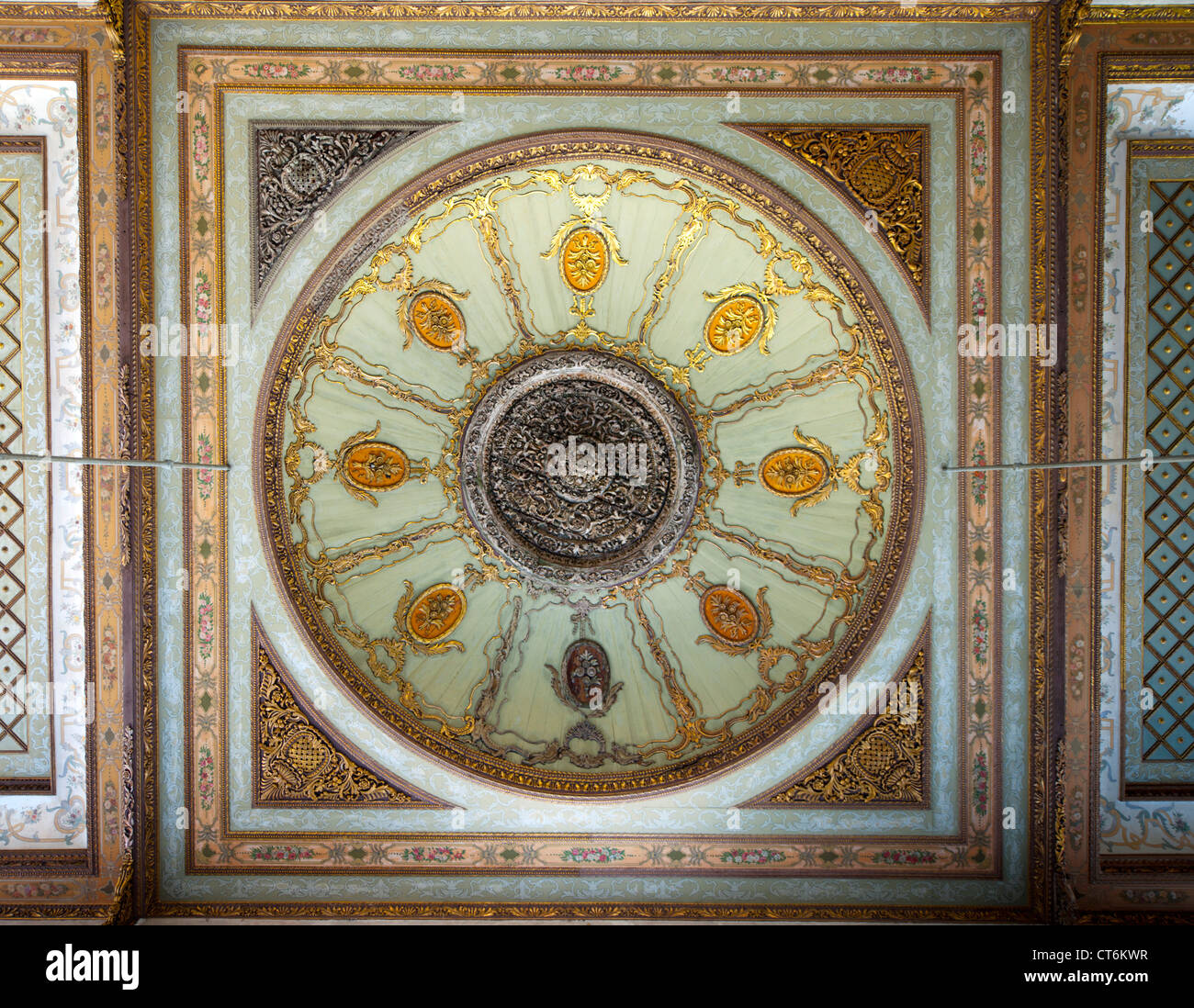 Ägypten, Istanbul, Topkapi Saray, nichts Hof, Kassettendecke Im Tor des Glücks (Bab-i Saadet, Akagalar Kapisi) Stockfoto