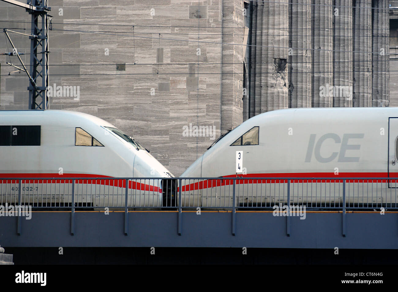 Zwei ICE-Züge, Berlin Stockfoto