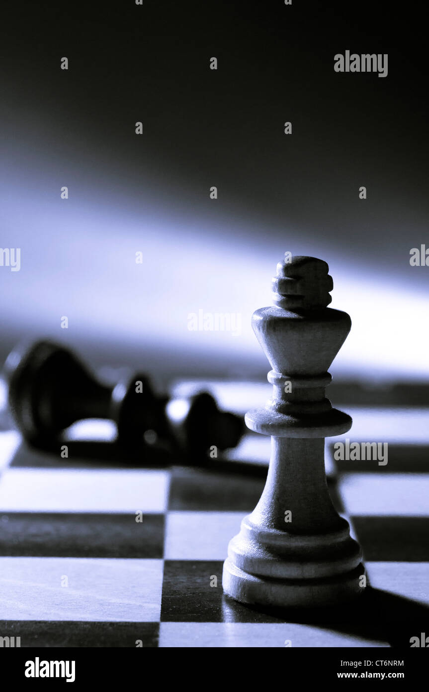 Ende ein Schachspiel mit einem König Stockfoto