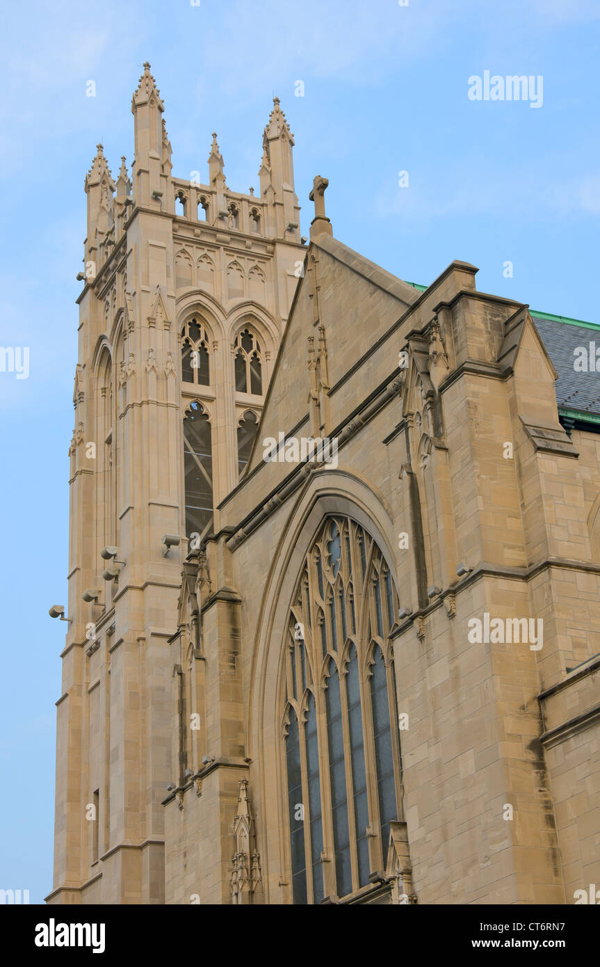 Fassade des neo-gotischen lutherischen Kirche in Minneapolis mit Glockenturm Stockfoto