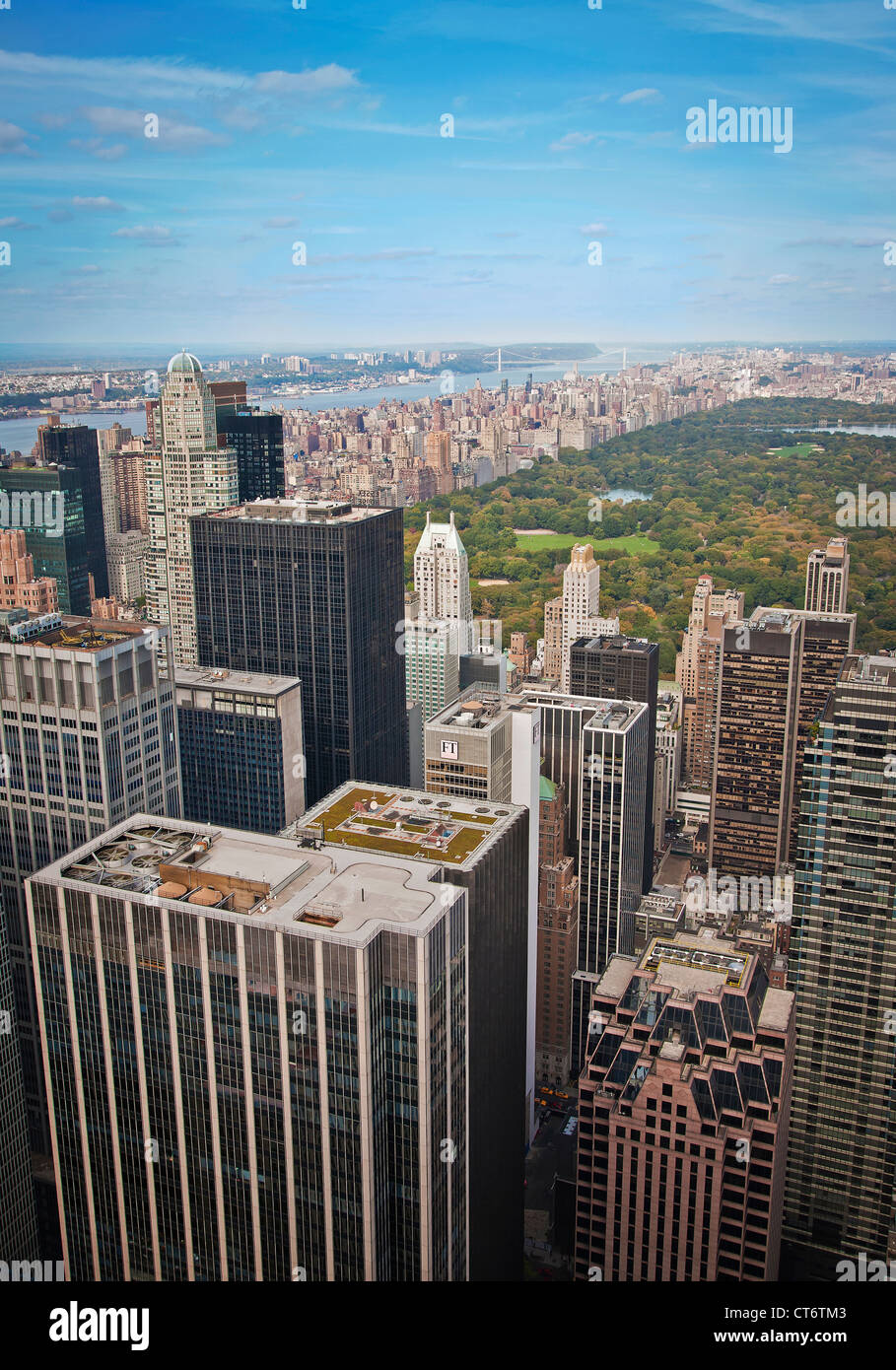 Vereinigte Staaten von Amerika. New York. Manhattan. Blick von der Aussichtsplattform auf das Rockefeller Center. Wolkenkratzer. Zentrale Stockfoto