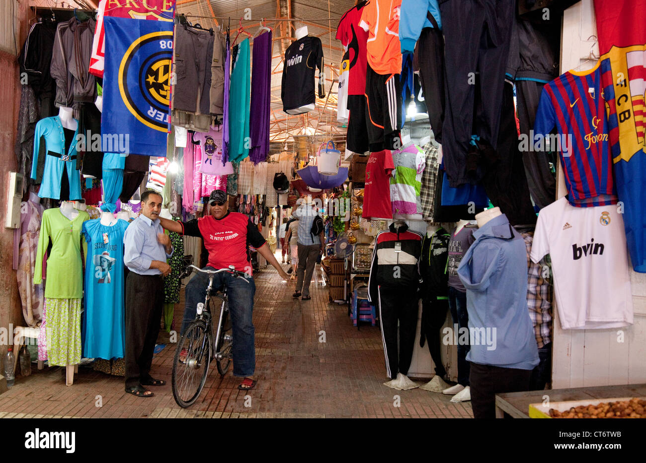 Menschen vor Ort in den Souk (Markt), Taroudant, Marokko Afrika Stockfoto