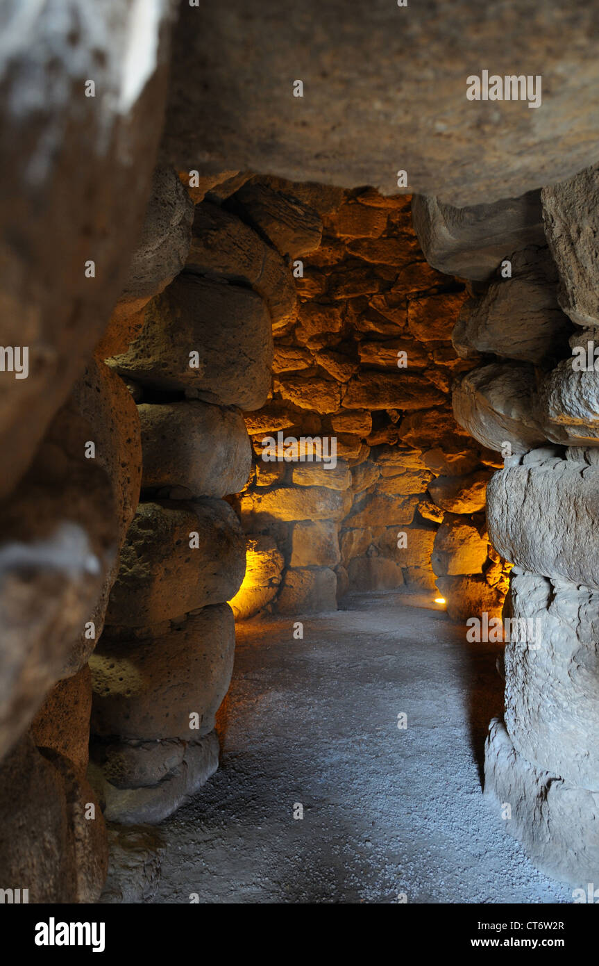 Blick auf die Innenseite der Nuraghe Losa in Sardinien, Italien Stockfoto