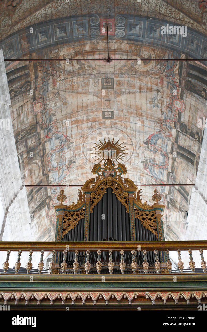 Orgel in der Kirche Saint-Joseph (Sao Jose). Ponta Delgada, Insel Sao Miguel, Azoren, Portugal Stockfoto