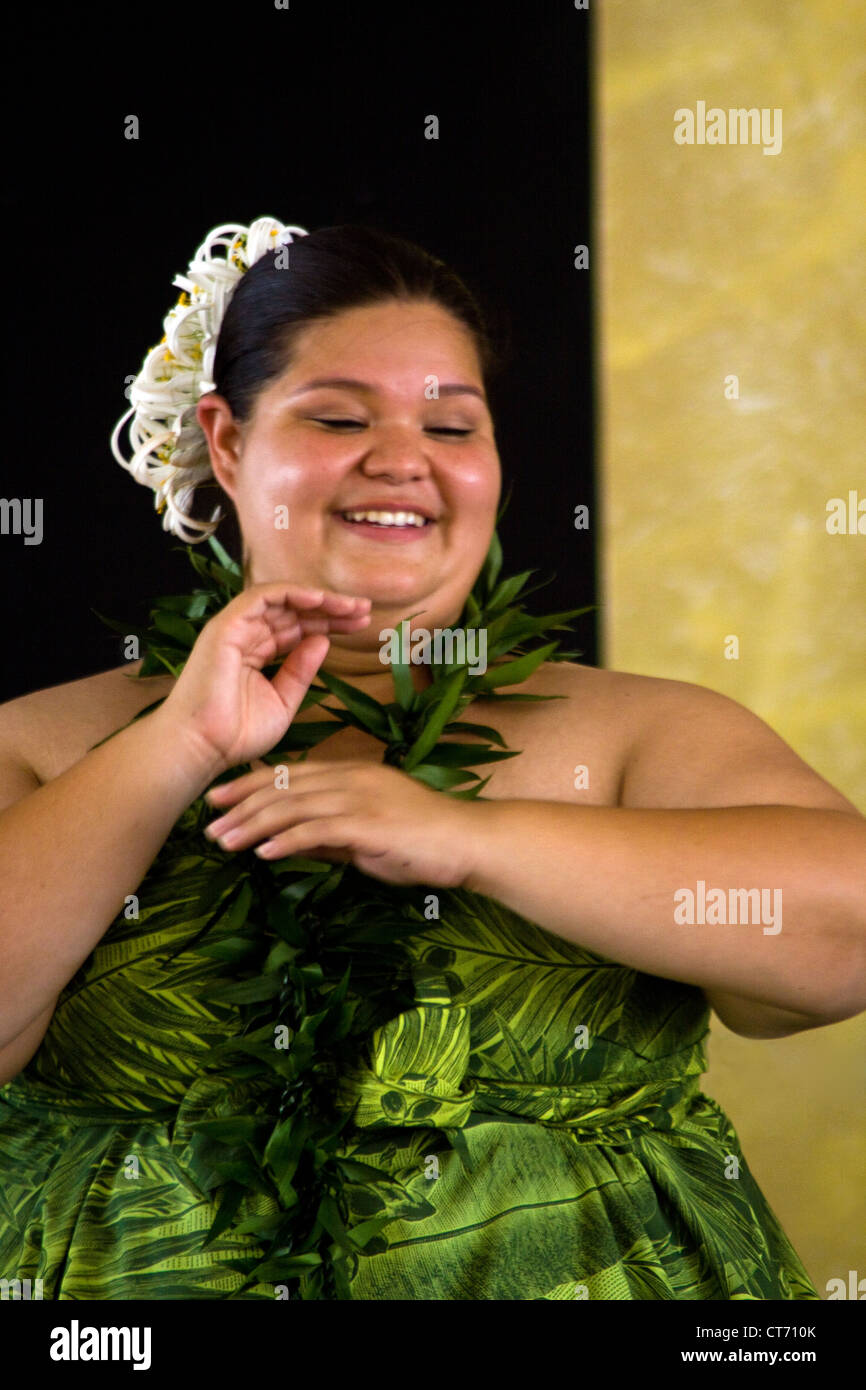 Tuahine Truppe Hula-Tänzerin aus Hawaii Community College, führt am Smithsonian Folklife Festival 2012. Stockfoto