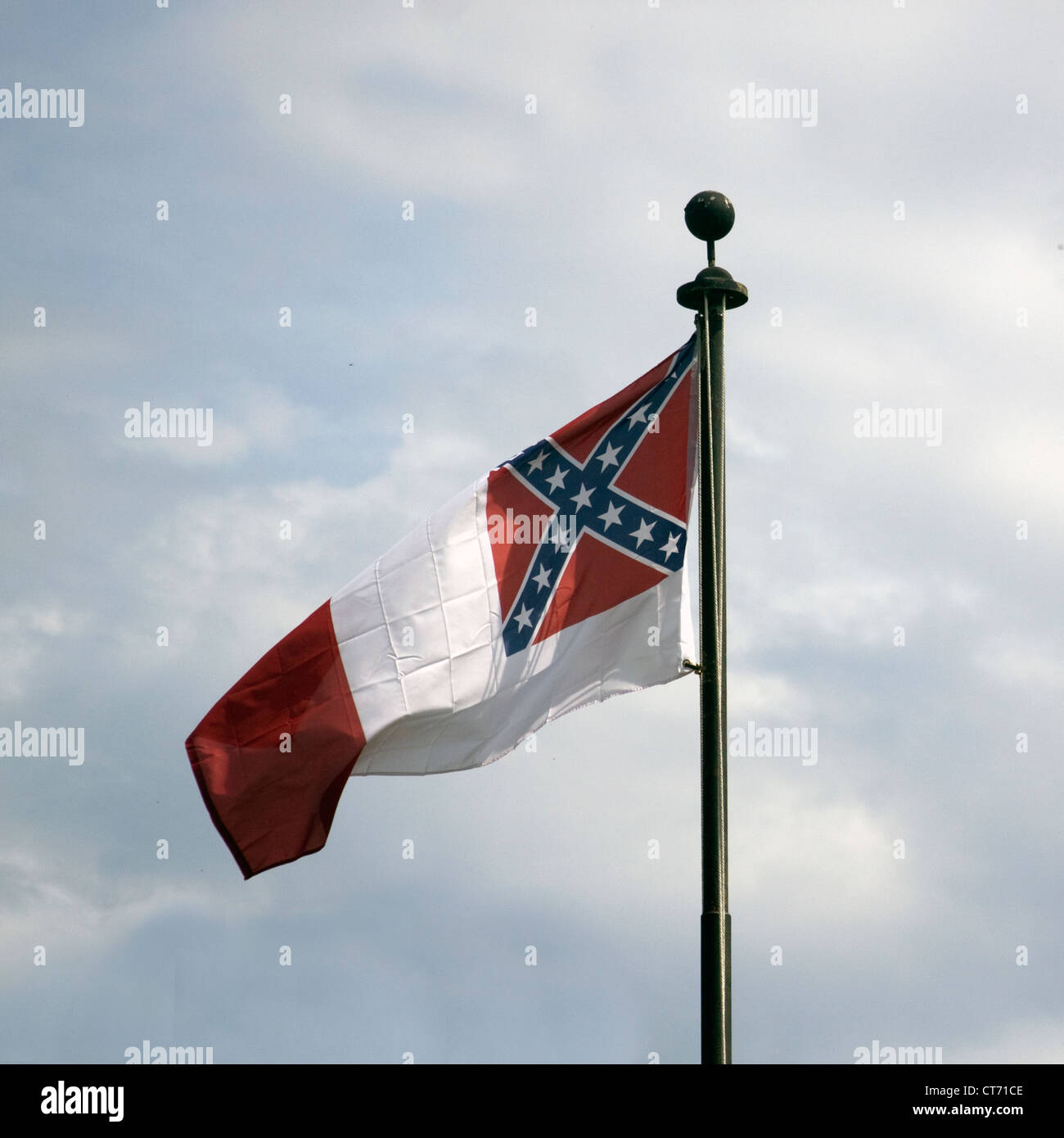 Eine moderne Konföderierten Flagge am historischen Hollywood Cemetery in Richmond Virginia. Stockfoto