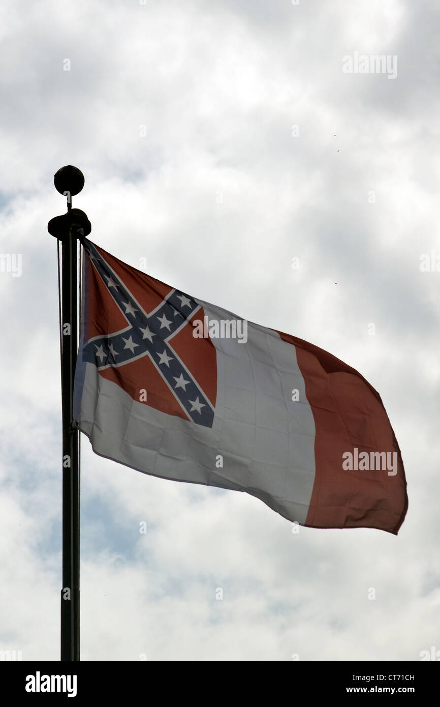 Eine moderne Konföderierten Flagge am historischen Hollywood Cemetery in Richmond Virginia. Stockfoto