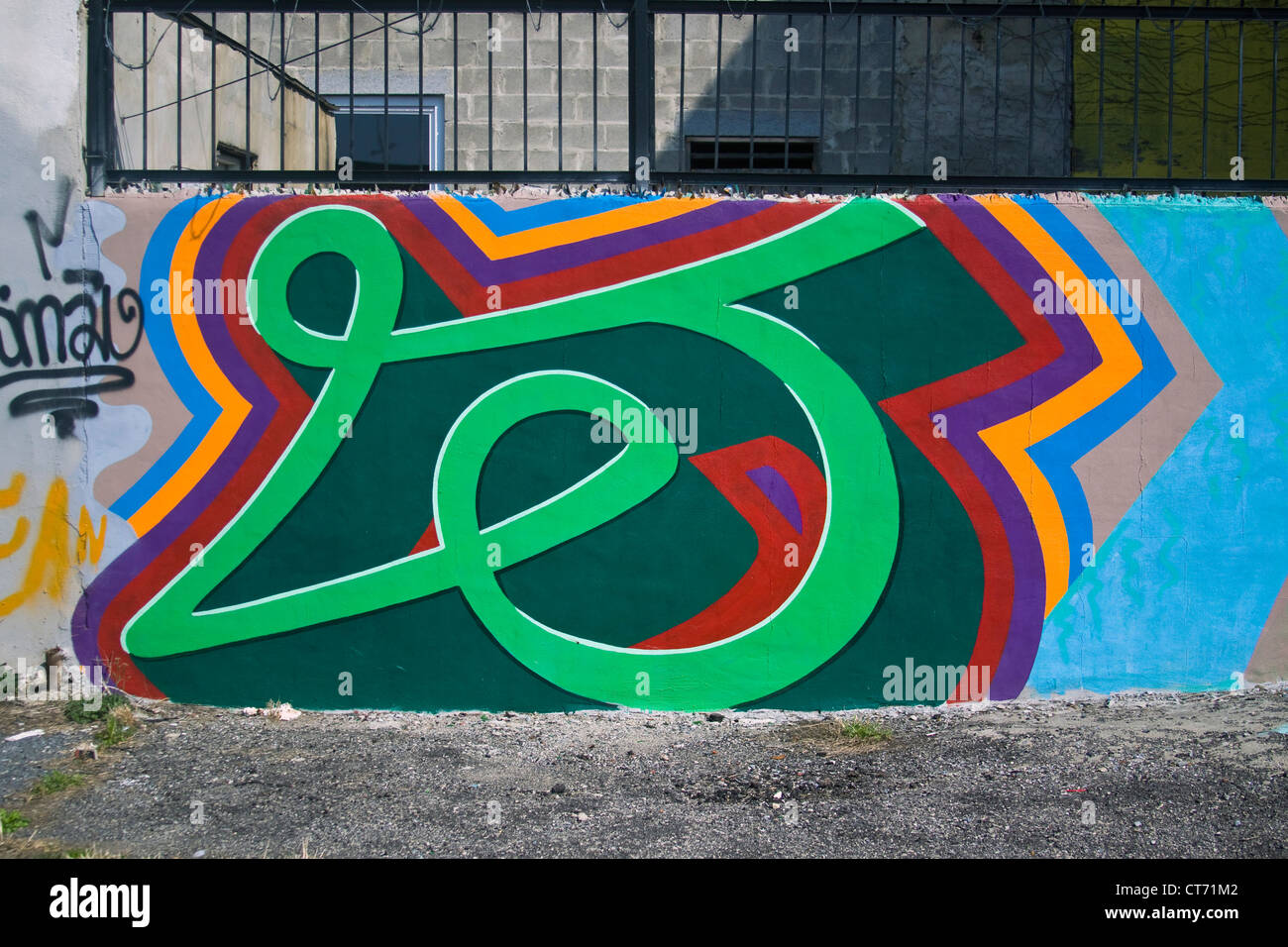 Graffiti Kunst im öffentlichen Raum auf einem Parkplatz in Philadelphia, Pennsylvania. Stockfoto