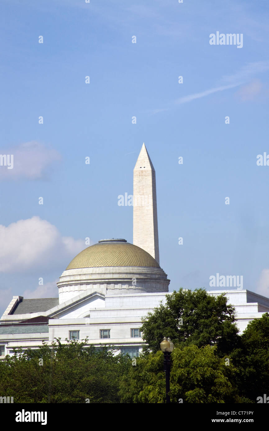 Das National Museum of Natural History und Washington Monument in Washington, D.C. Stockfoto