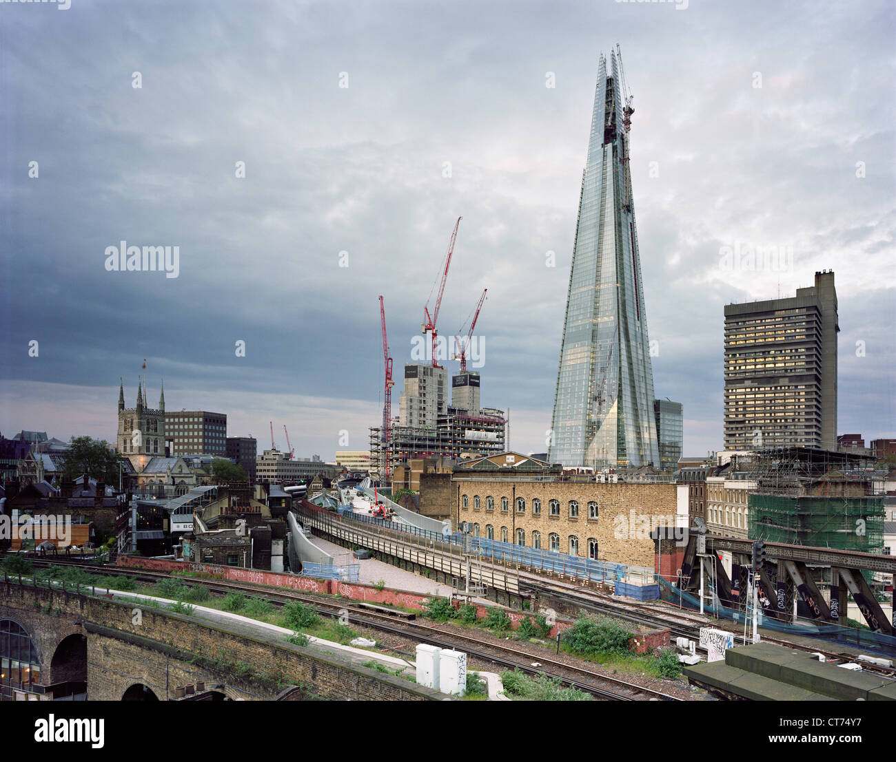 Shard, London, Vereinigtes Königreich. Architekt: Renzo Piano Building Workshop, 2012. Zeigt die Größe und Material Qualität des Shards Stockfoto