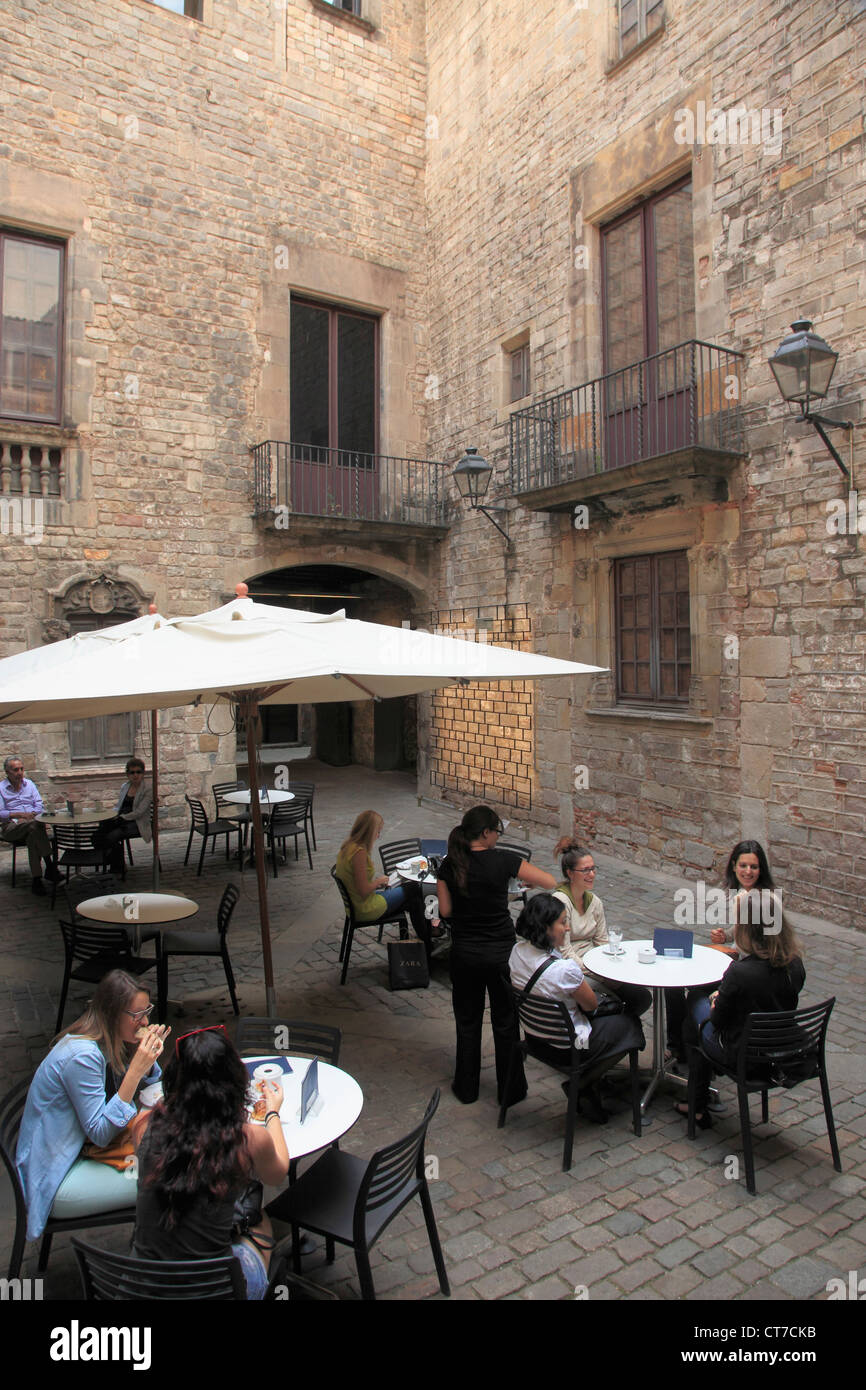 Spanien, Katalonien, Barcelona, Museu Picasso, Terrasse, Menschen, Stockfoto