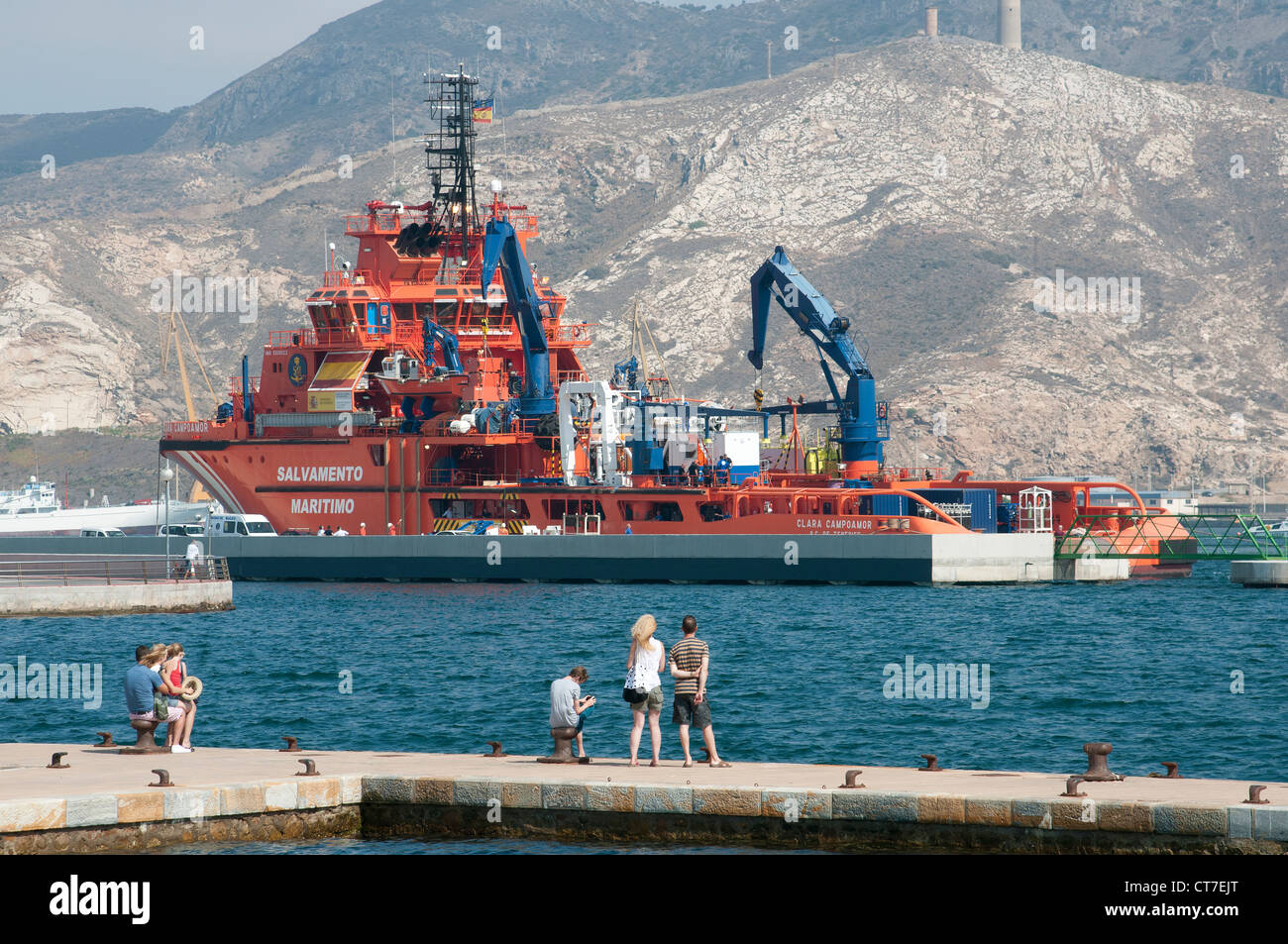 Clara Campoamor eine Suche & Rettung Bergung Schlepper neben in Cartagena Südspanien Stockfoto