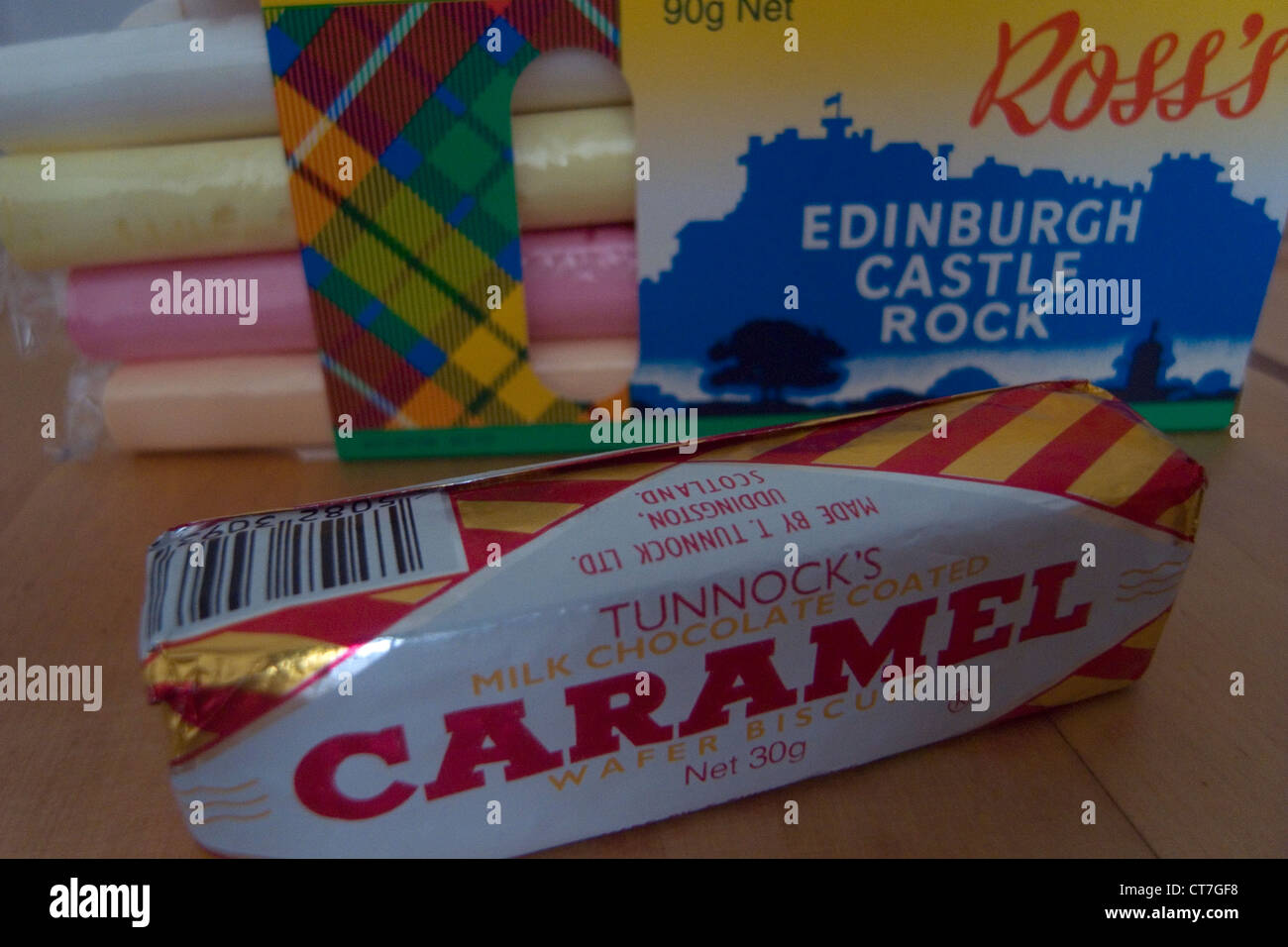 die Tunnock Bar und Edinburgh rock Stockfoto