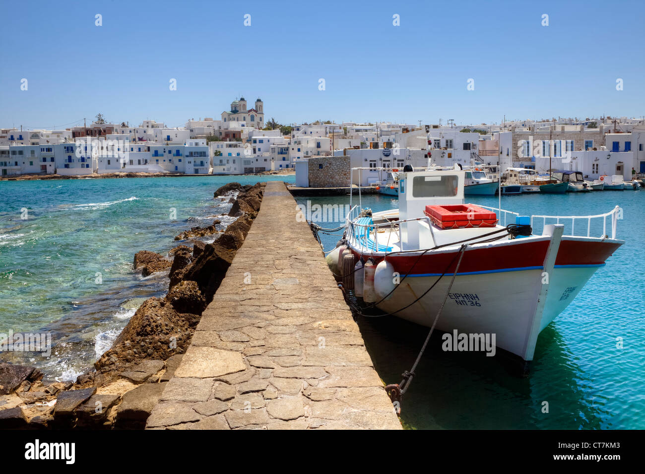 Mit Blick auf die alte Stadt von Naoussa, Paros, Griechenland Stockfoto