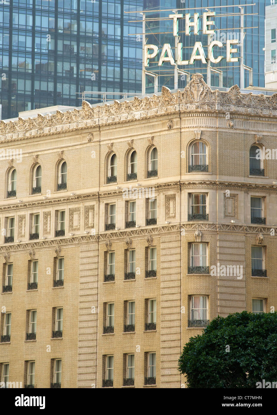 Das Zeichen auf dem Dach des Hotel Palace in San Francisco, Kalifornien, USA. Stockfoto