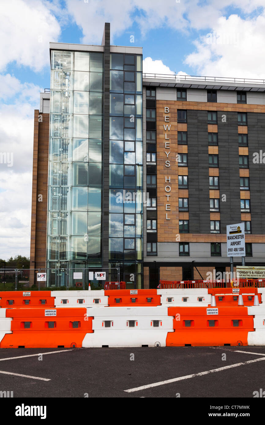 Bewleys Hotel, aus Gründen der Flughafen Manchester, Lancashire, UK außerhalb der äußeren Fassade des Gebäudes mit Namensschild Stockfoto