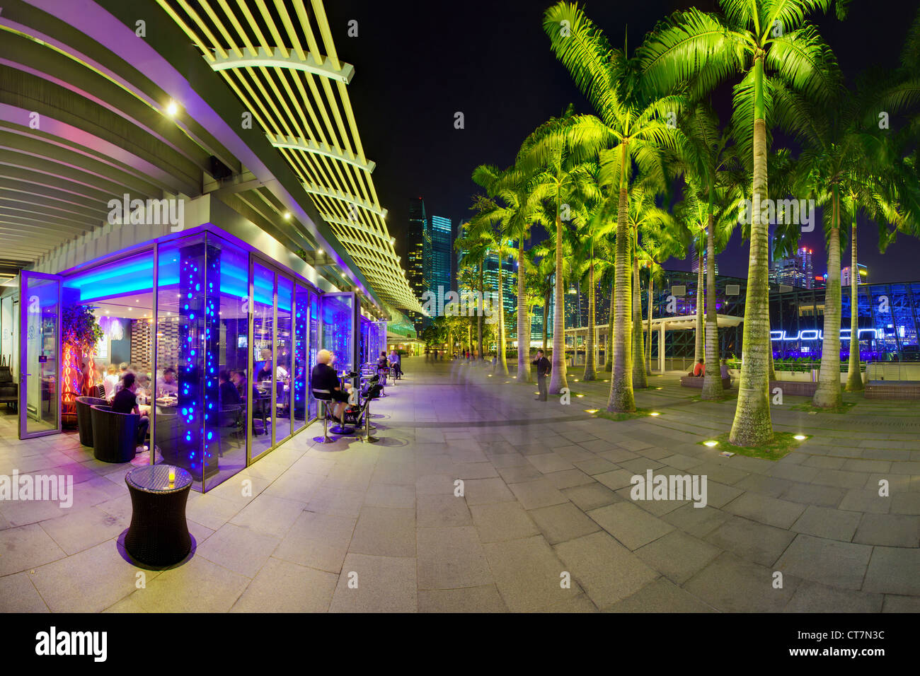 South East Asia, Singapur, Marina Bay, Cafés und Restaurants entlang der Uferpromenade Stockfoto