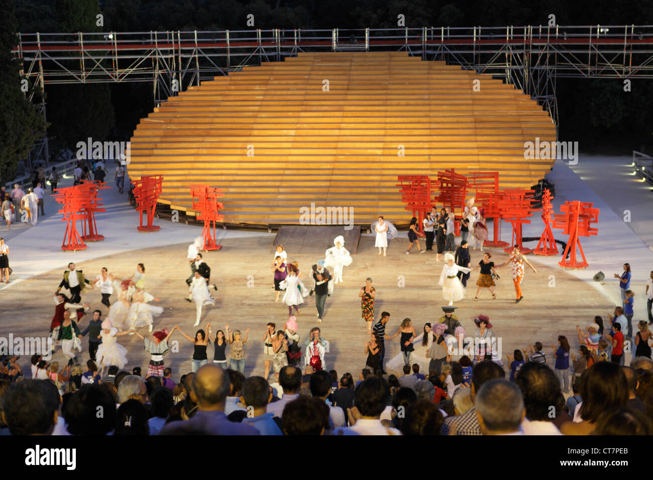 Leistung der "Vögel" von Aristophanes im griechischen Theater in Syrakus, Sizilien, Italien Stockfoto