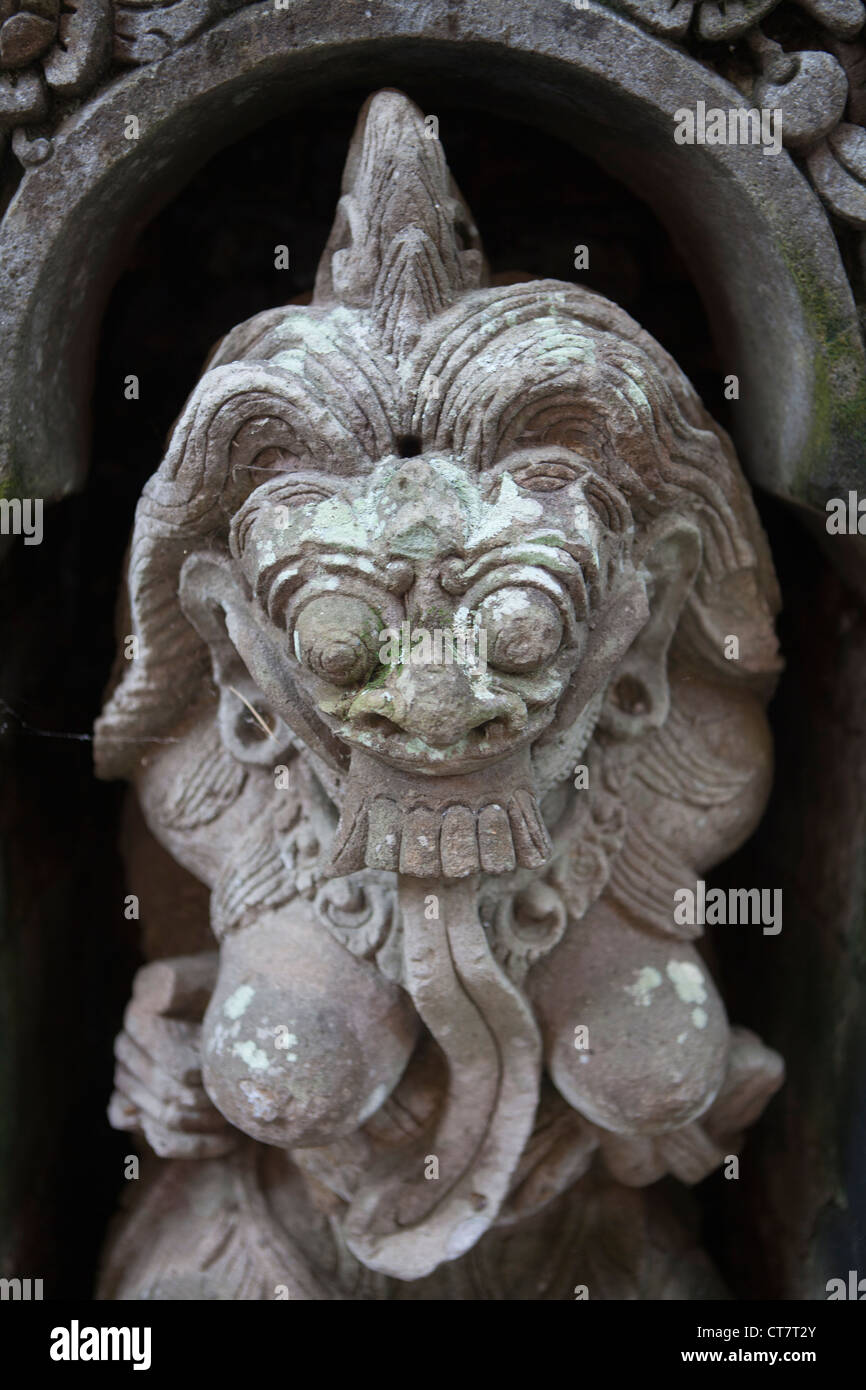 Verzierte Stein geschnitzt Hindu-Statue auf der Insel Bali, Indonesien. Stockfoto