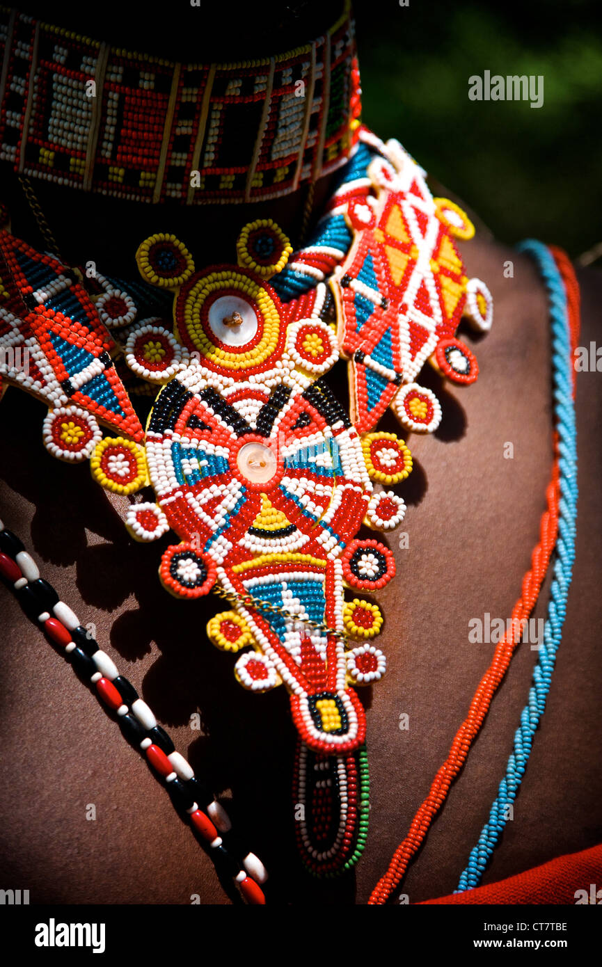 Bright detaillierte Schmuck am Tag Hochzeit. Samburu. Stockfoto