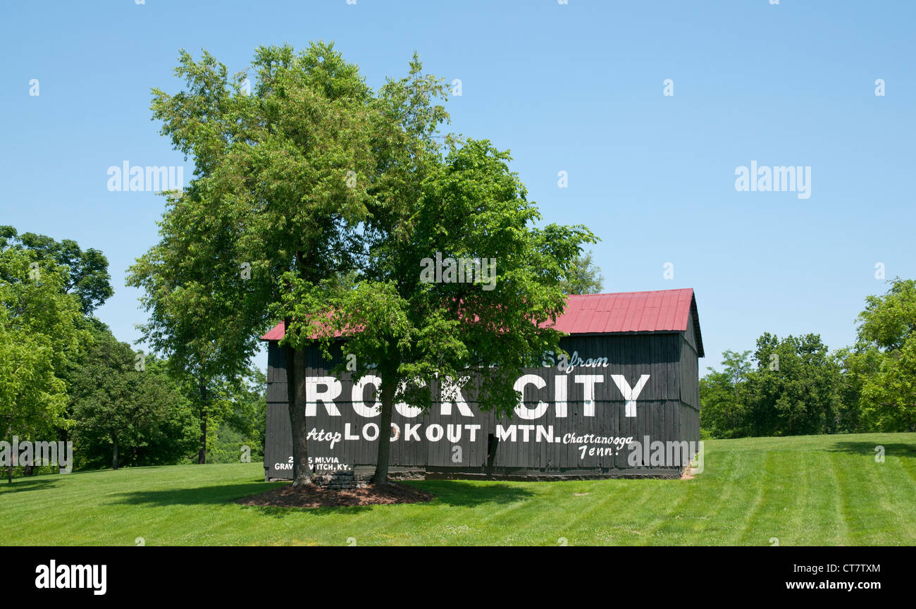 In der Nähe von Chattanooga, Tennessee, Kentucky, Loretto, Werbung auf alte Scheune für Rock City Gardens auf Lookout Mountain. Stockfoto
