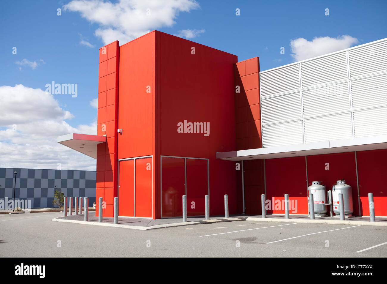 Lebhafte rote Industriearchitektur in Perth, Western Australia Stockfoto