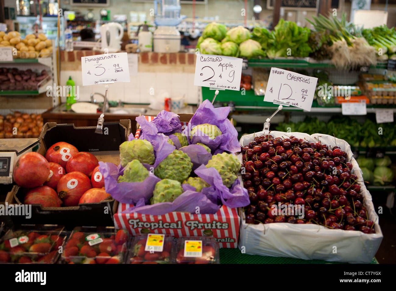 Obst- und Gemüsestände auf dem Frmantle Markt in Perth, Western Australia Stockfoto