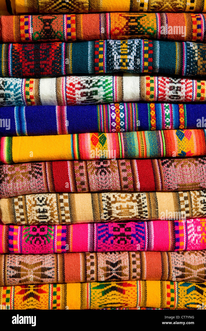 Allgemeine Straßenszene mit farbigen Textilien Stockfoto
