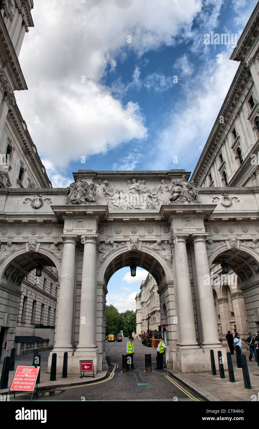 King Charles Street Bogen in Whitehall - London-UK Stockfoto