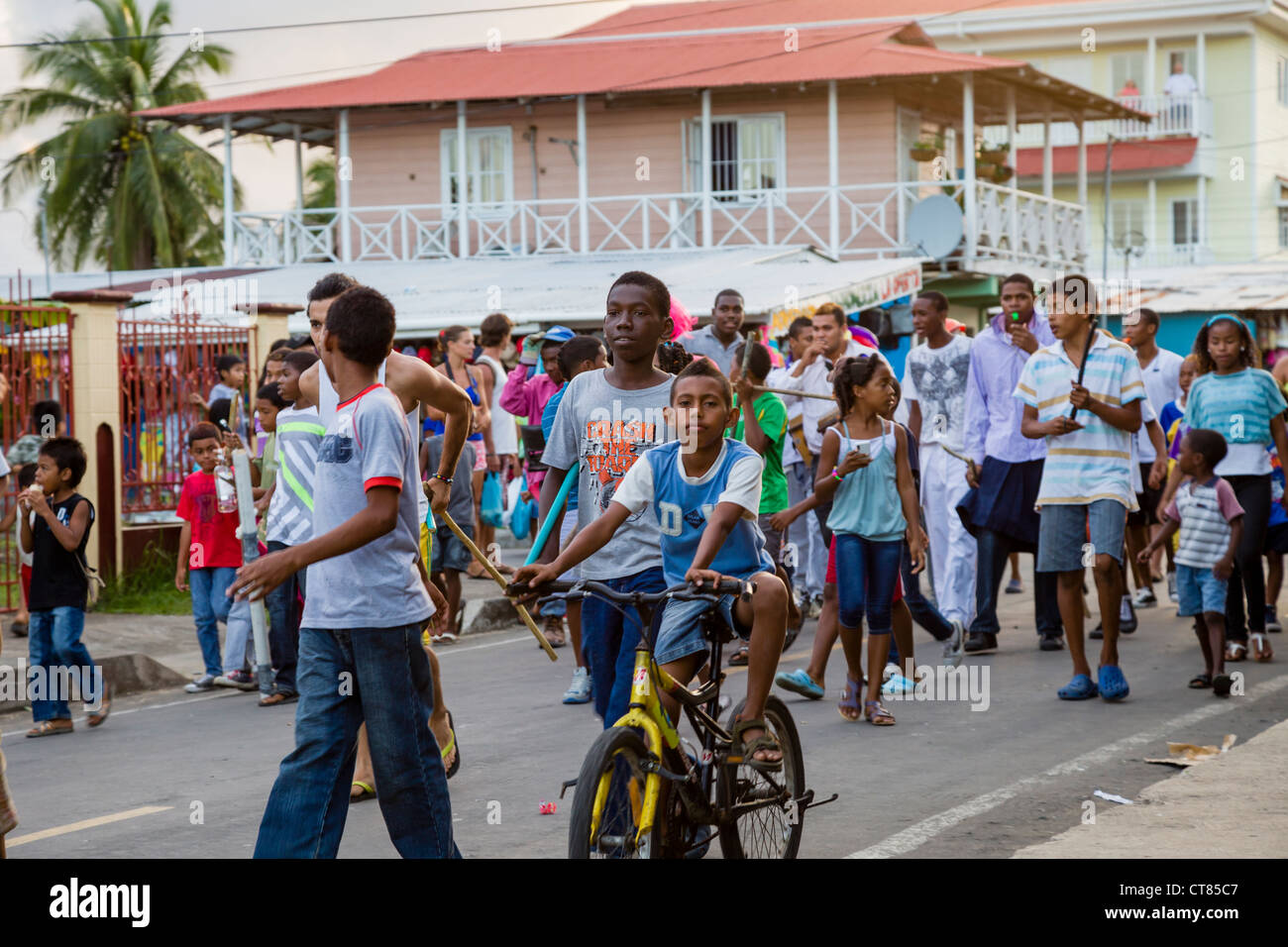 Panamaischer Karneval auf Isla Colon, Bocas del Toro, Panama. Stockfoto