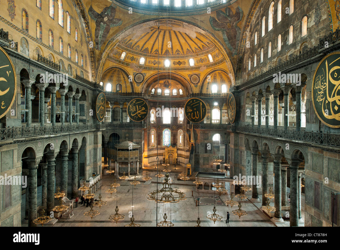 Türkei, Istanbul, Sultanahmet, Hagia Sophia oder Sophienkirche, eine ehemalige Kirche, spätere Moschee und heute ein Museum. Stockfoto