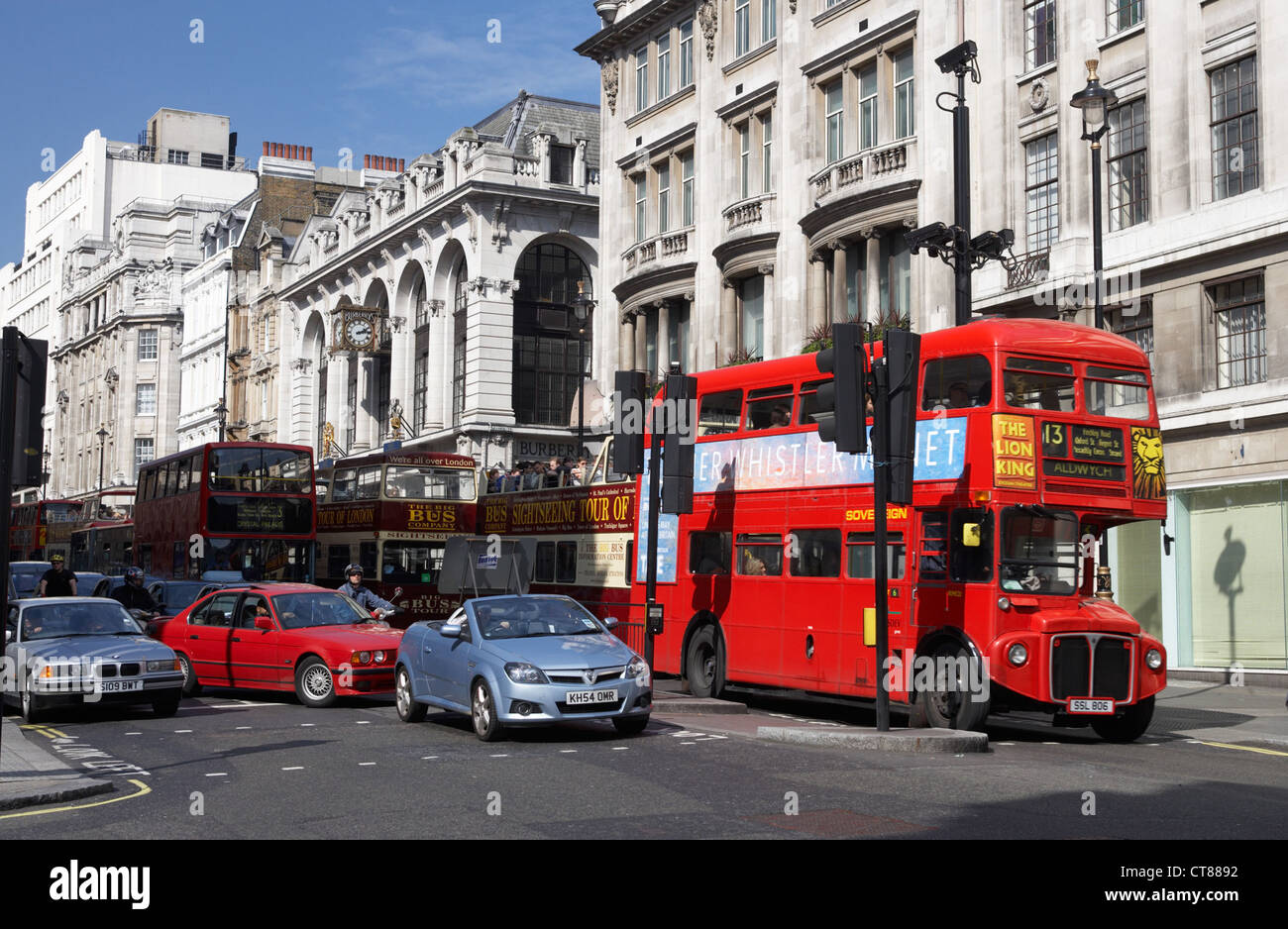 London - Schwerverkehr in der Haymarket-Straße Stockfoto