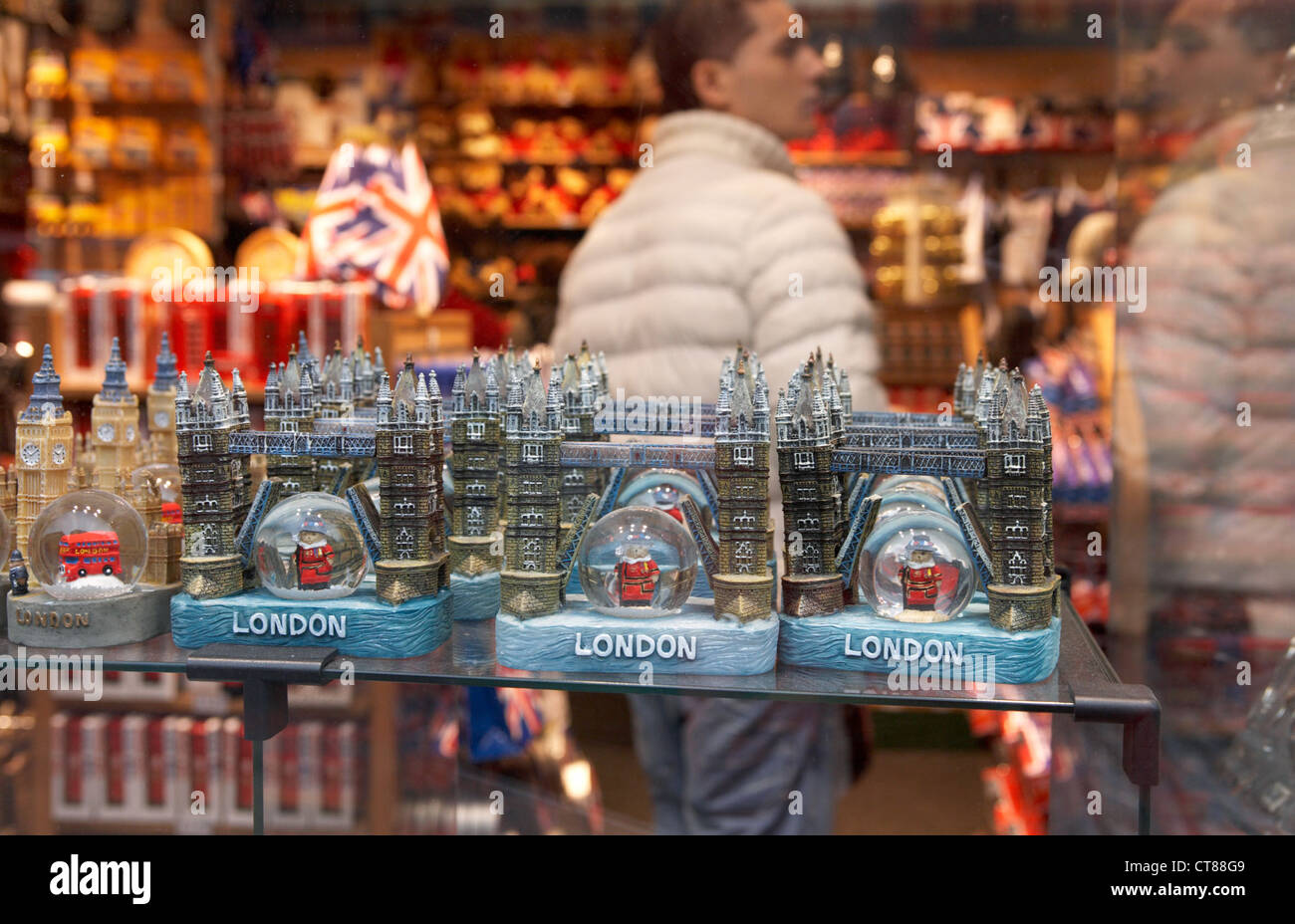 London - Miniaturen als Souvenirs in einem Schaufenster Stockfoto