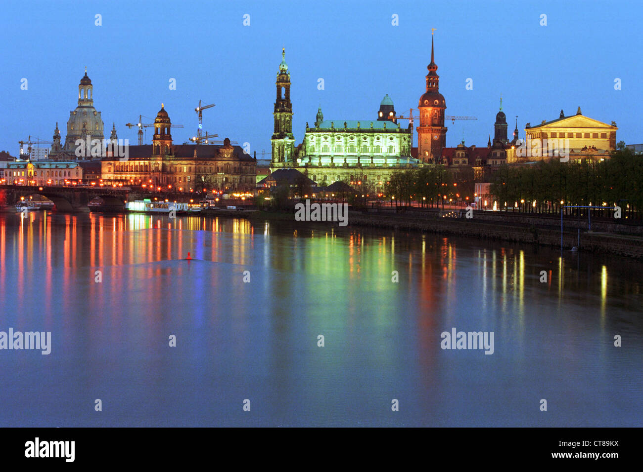 Dresden, das Stadtpanorama im Abendlicht Stockfoto