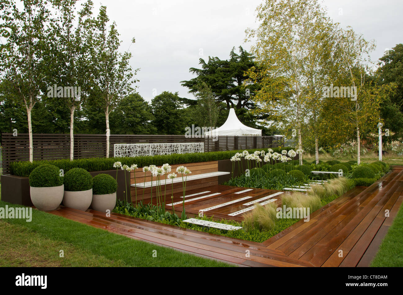 Die zeitgenössischer Kontemplation Garten, entworfen von OneAbode bei RHS Hampton Court Palace Flower Show 2012 Stockfoto