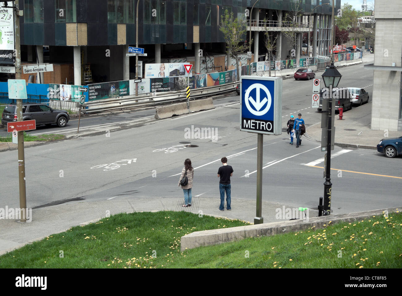 U-Bahnstation Schild am Champ de Mars auf an der Ecke der Rue Saint-Antoine und Rue Gosford Montreal, Quebec, Kanada KATHY DEWITT Stockfoto