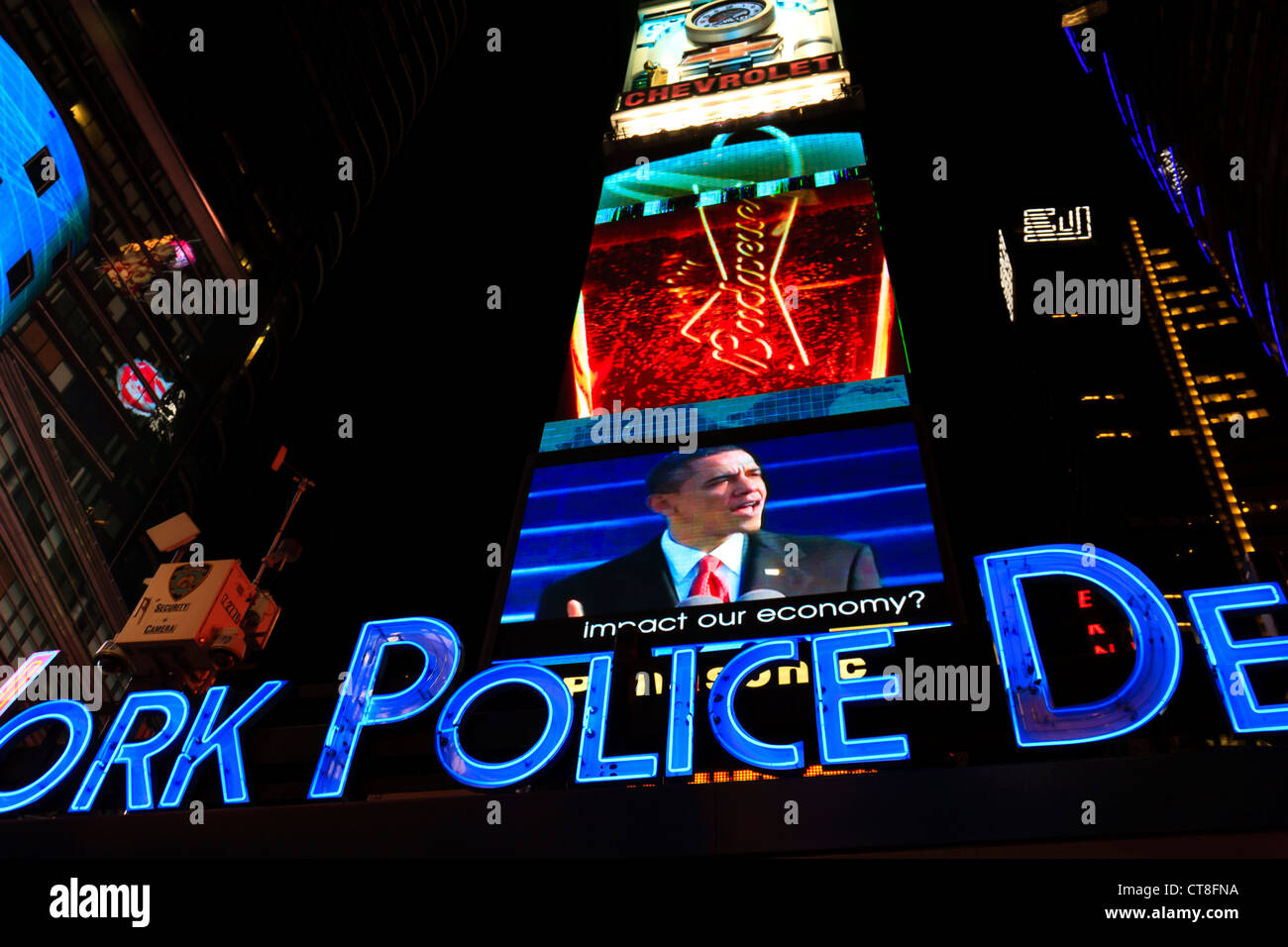 Barack Obama in den Bildschirmen des Times Square in New York City. Obama ist jetzt wieder für die Präsidentschaft der USA laufen. Stockfoto