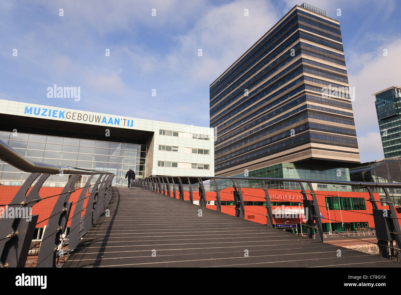 Muziekgebouw Aan ' t IJ in Amsterdam, Niederlande, ist eine Konzerthalle für klassische Musik, die von dänischen Architekten 3XN entworfen Stockfoto