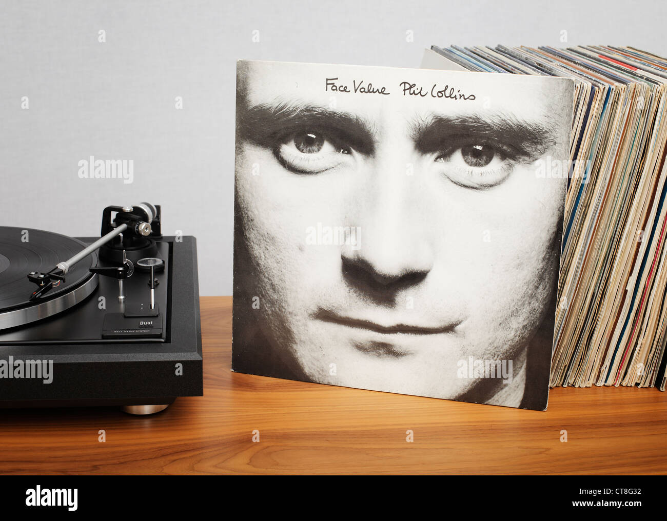 Bare Münze ist das Debüt-Soloalbum von Genesis-Frontmann Phil Collins, veröffentlicht im Februar 1981. Stockfoto