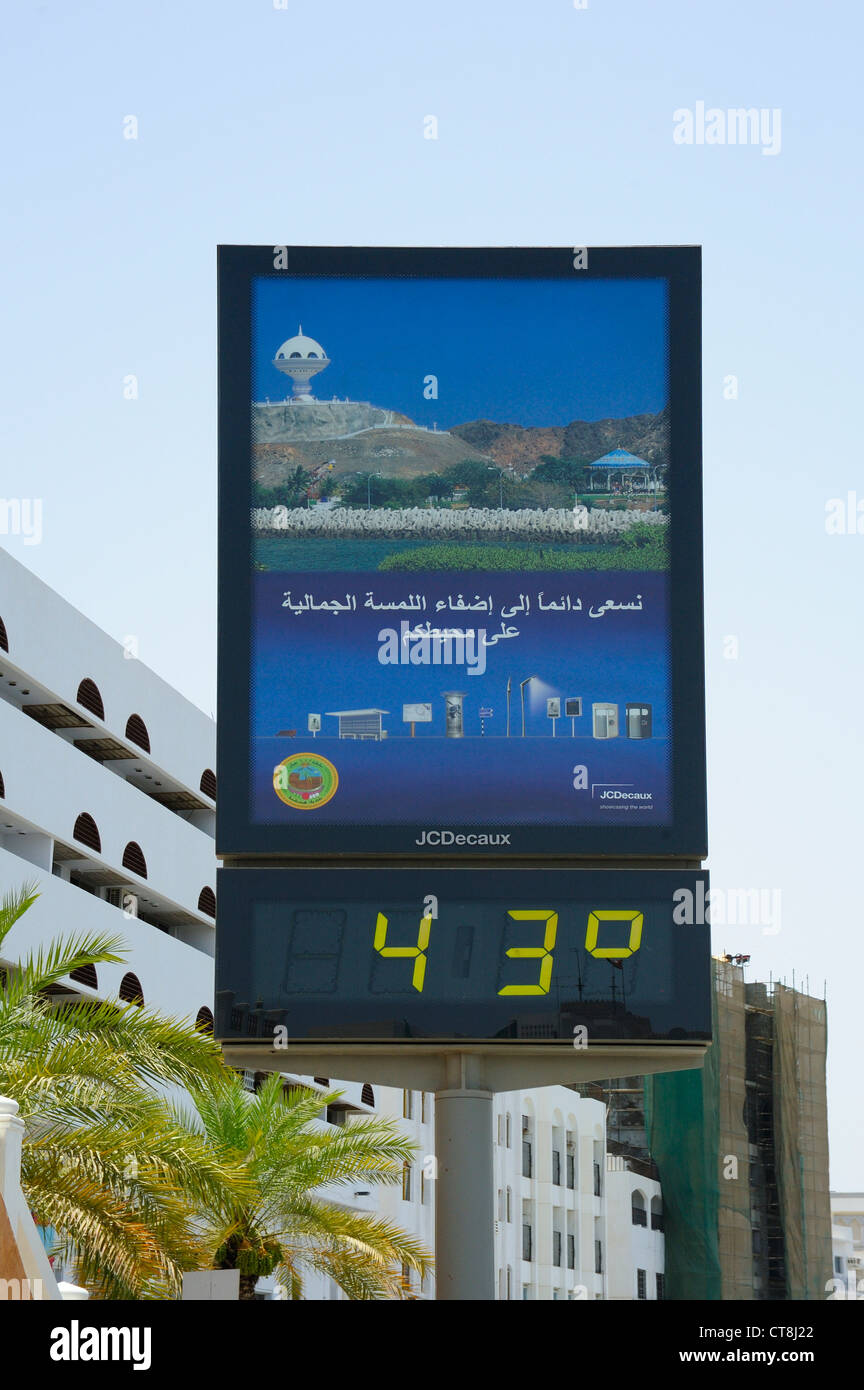 Puh, wot eine Bullenhitze. Hohe Temperaturen im Juni in Muttrah, Muscat, Oman Stockfoto