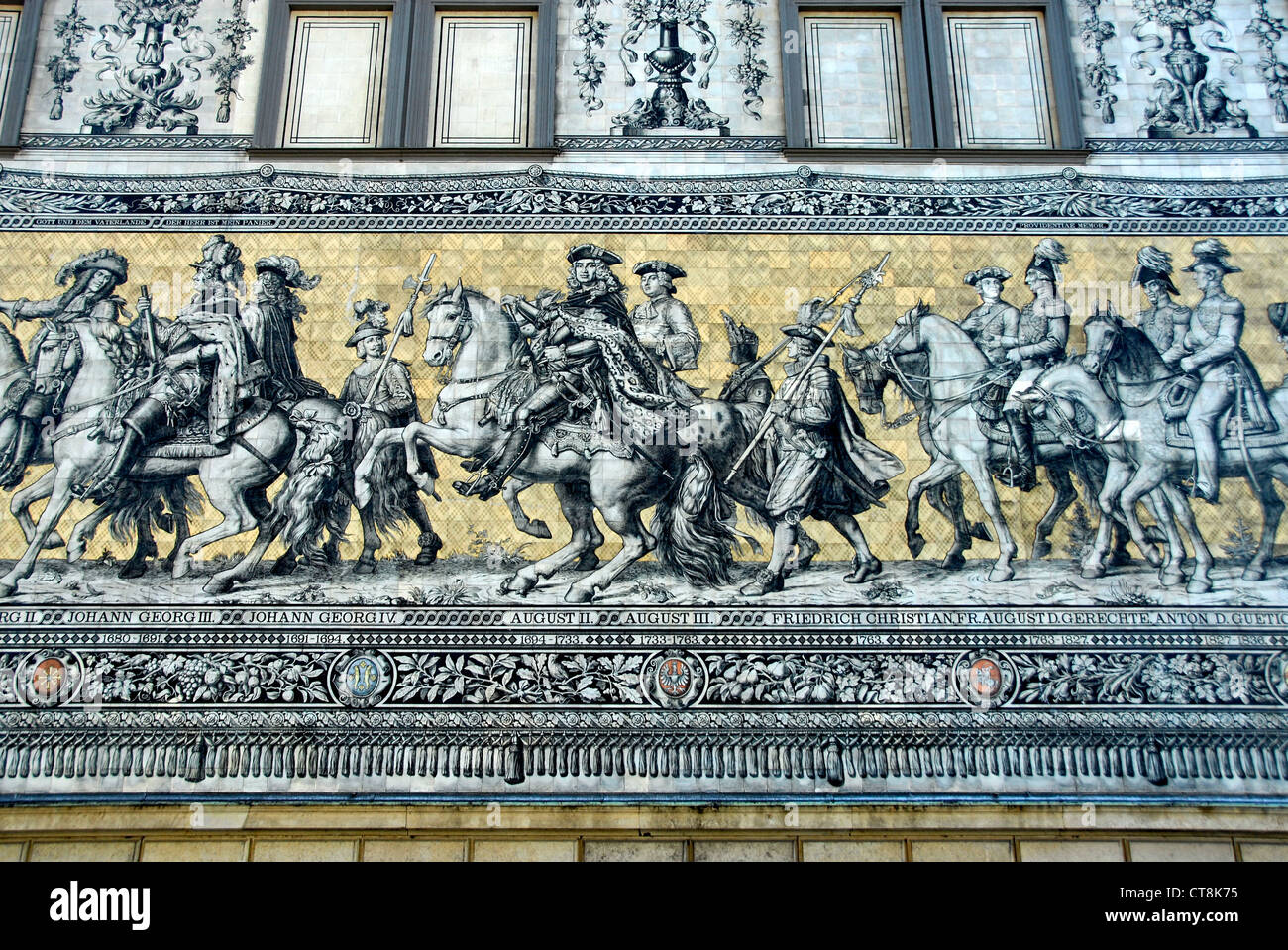 Palast-Wand mit historischen Persönlichkeiten in Dresden, Deutschland Stockfoto