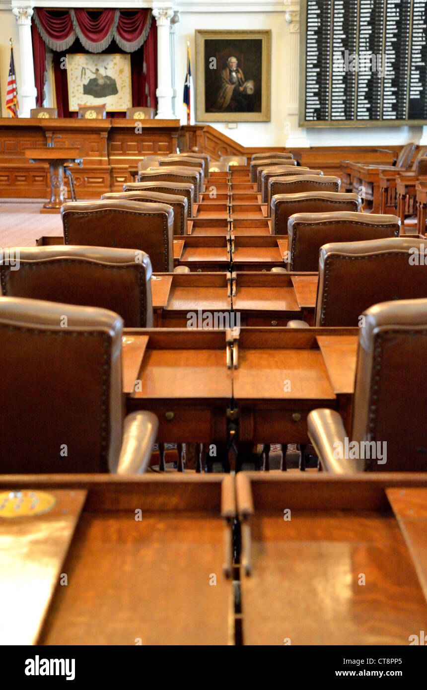 Stühle und Tische für die Texas Repräsentantenhauses im State Capitol Gebäude. Austin, Texas, USA. Stockfoto