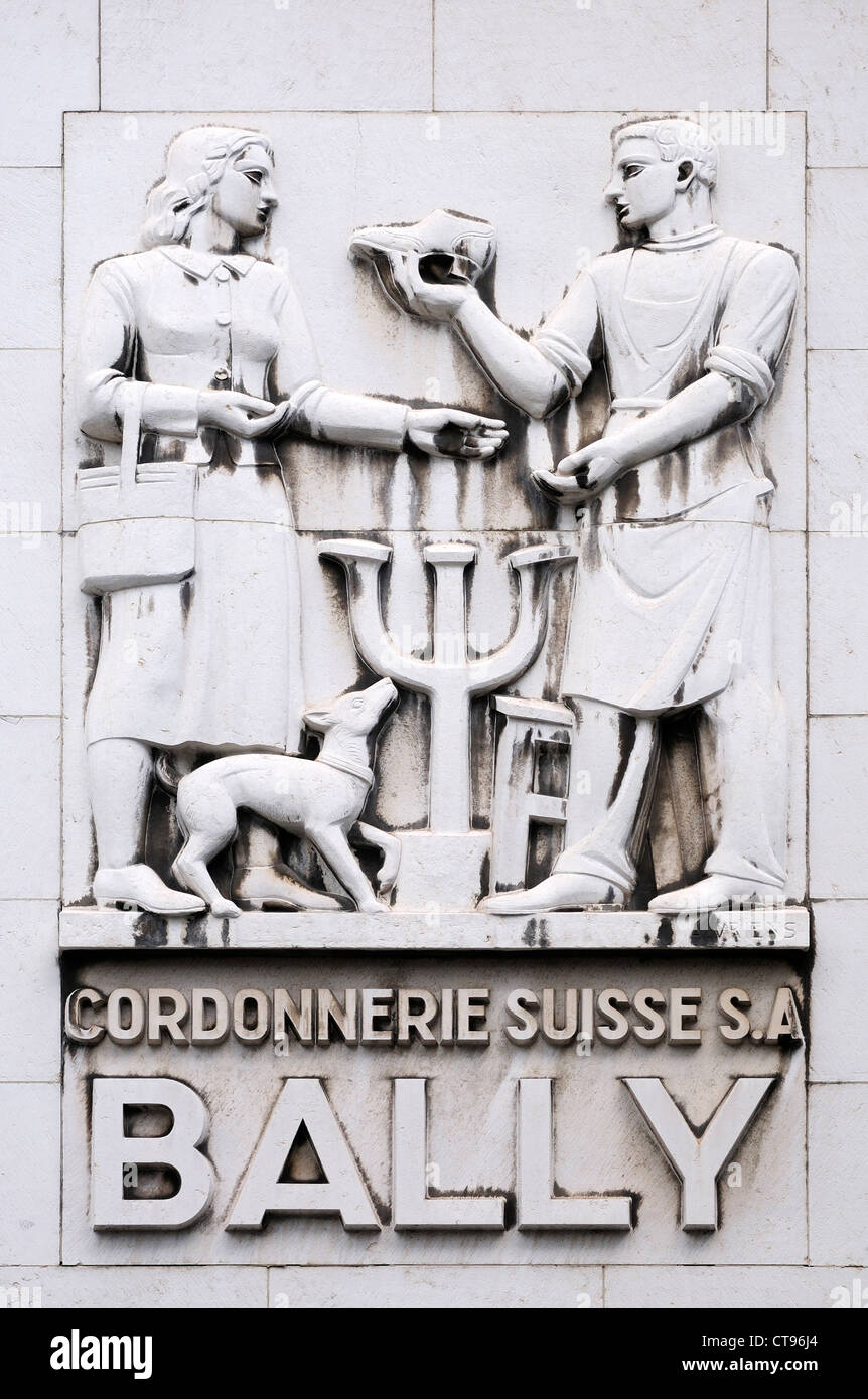 Brüssel, Belgien. Bally - Schuh-Shop - geschnitzte Steinrelief Anzeige (von Antoine Vriens) Stockfoto