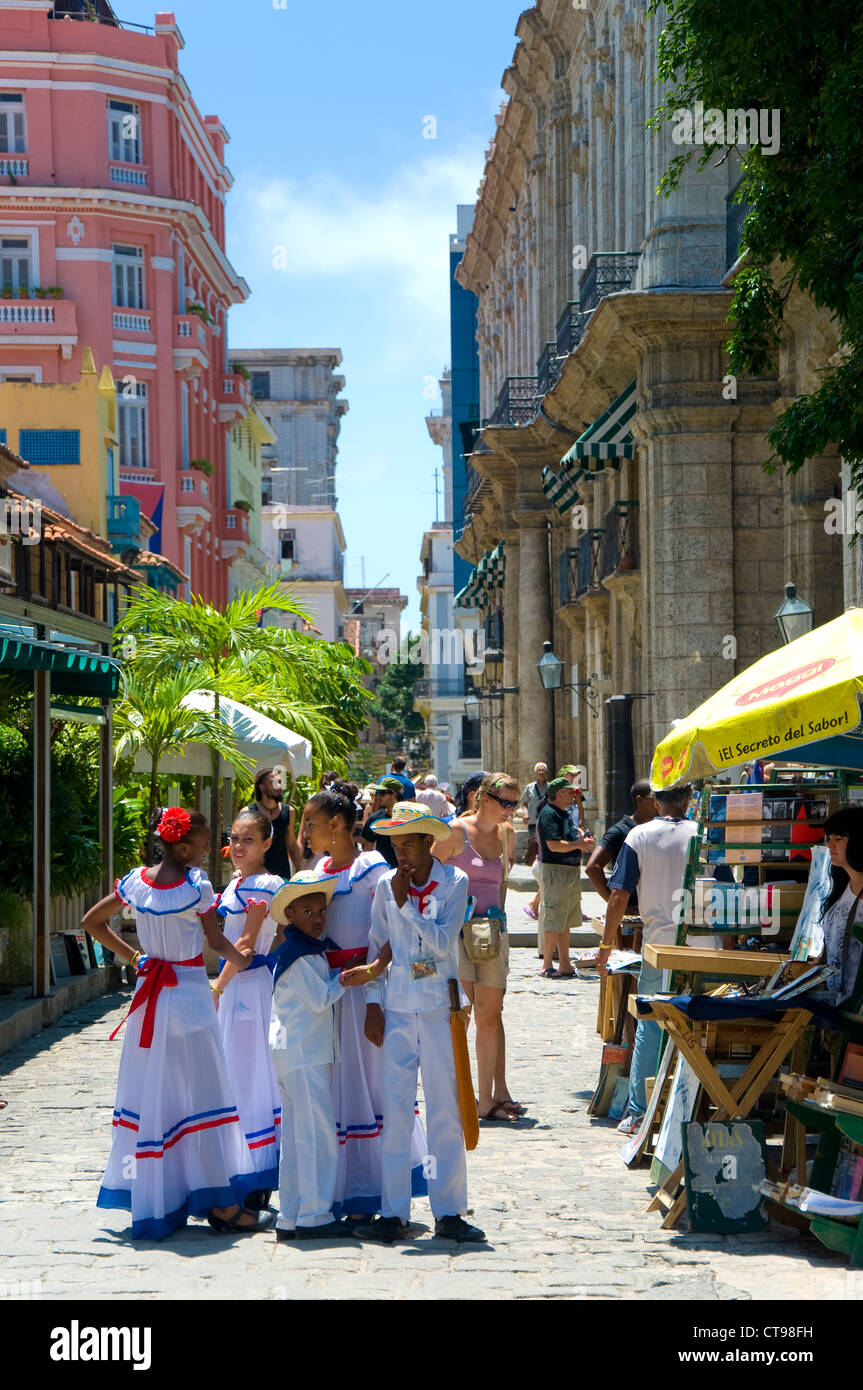 Einheimische Kinder, Plaza de Armas, La Havanna, Kuba Stockfoto