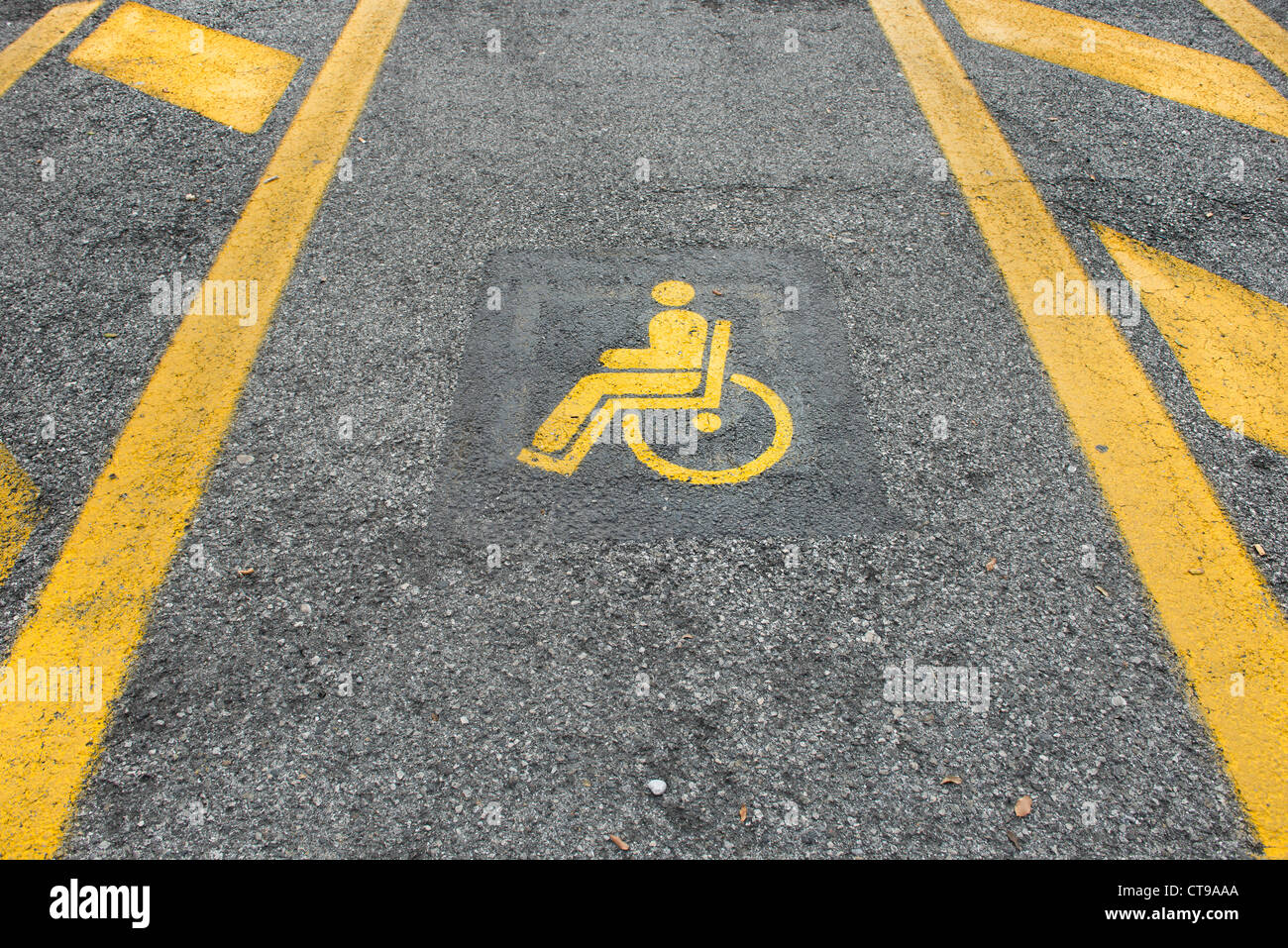 Parkplatz für behinderte Autofahrer Stockfoto