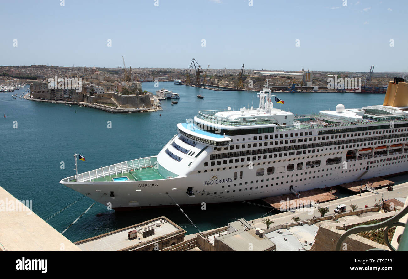 Aurora, P & O Kreuzfahrtschiffe angedockt in Valletta, Malta Stockfoto